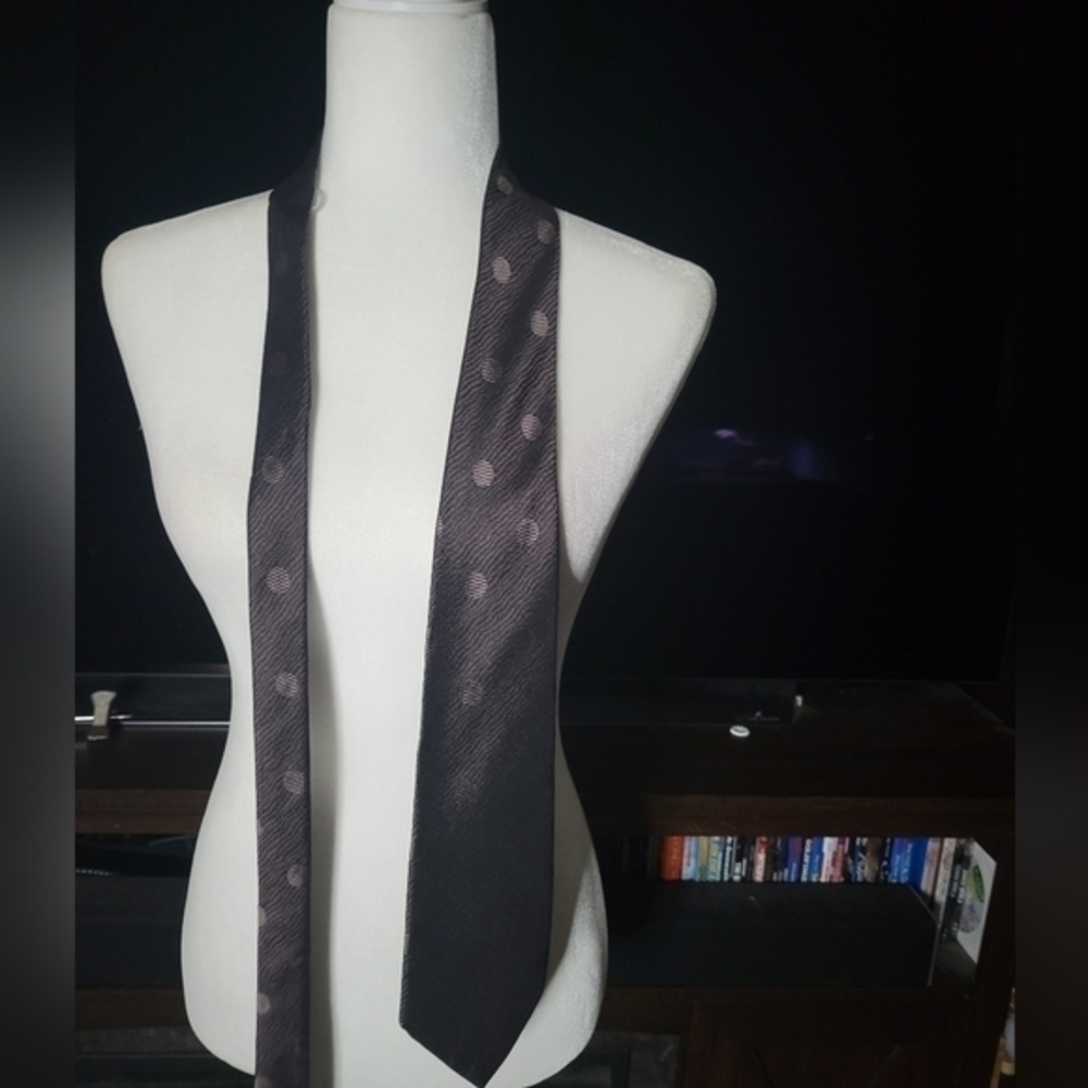 Je Suis mens tie‎